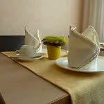 De La Vieille Tour Hotel