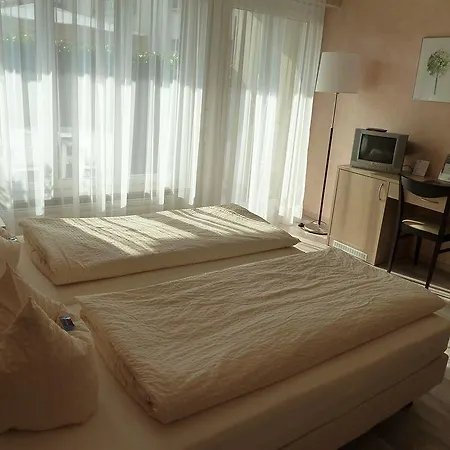 De La Vieille Tour ラ・トゥール＝ド＝ペ