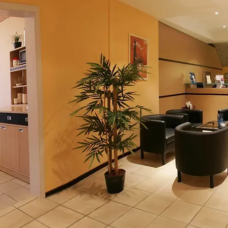 ホテル De La Vieille Tour ラ・トゥール＝ド＝ペ