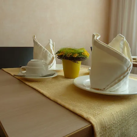 De La Vieille Tour Hotel