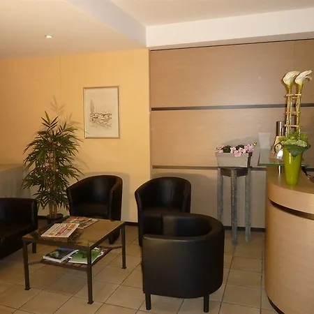 De La Vieille Tour Hotel 3*