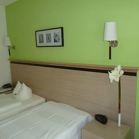 De La Vieille Tour Hotel 3*