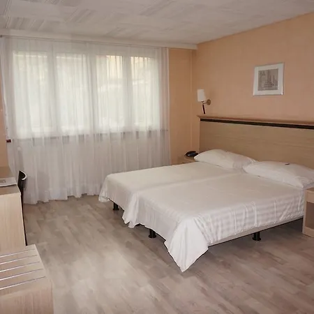 De La Vieille Tour Hotel 3*