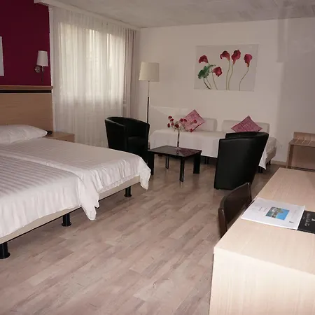 De La Vieille Tour 3*