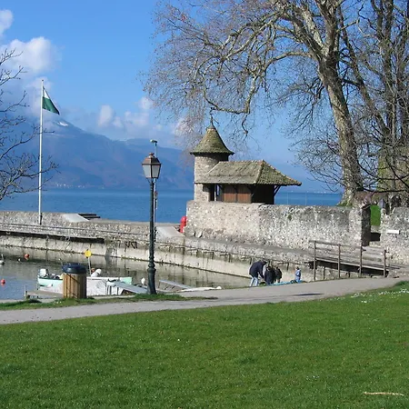 De La Vieille Tour Ξενοδοχείο