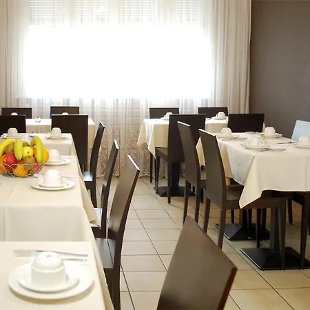 De La Vieille Tour Hotel 3*