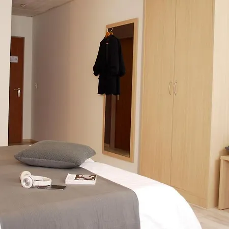 Ξενοδοχείο De La Vieille Tour 3*