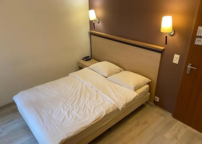 Hotel De La Vieille Tour 3*