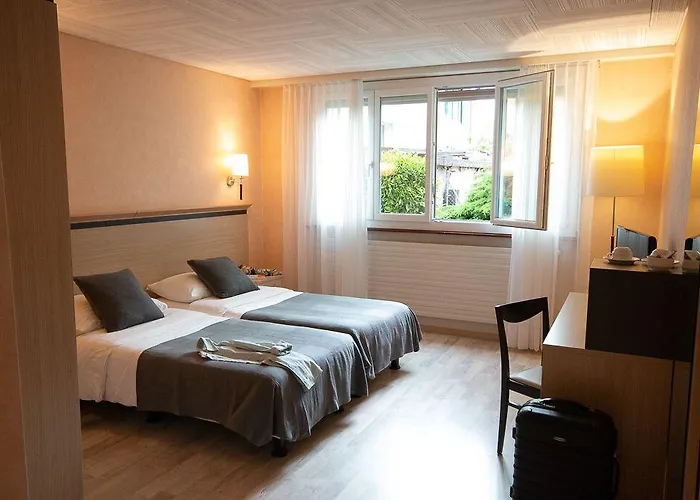 Hotel De La Vieille Tour 3*