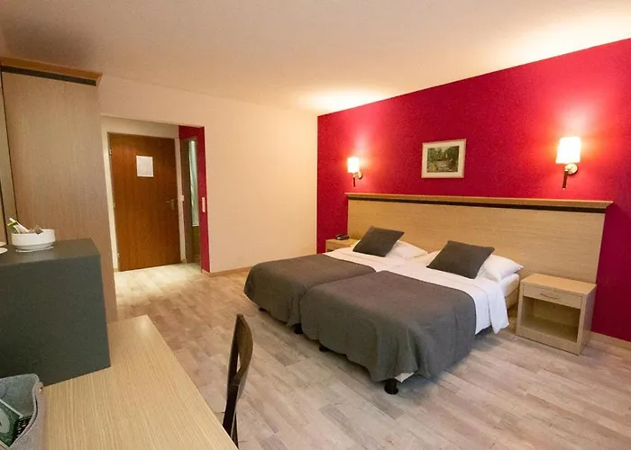 De La Vieille Tour 3*