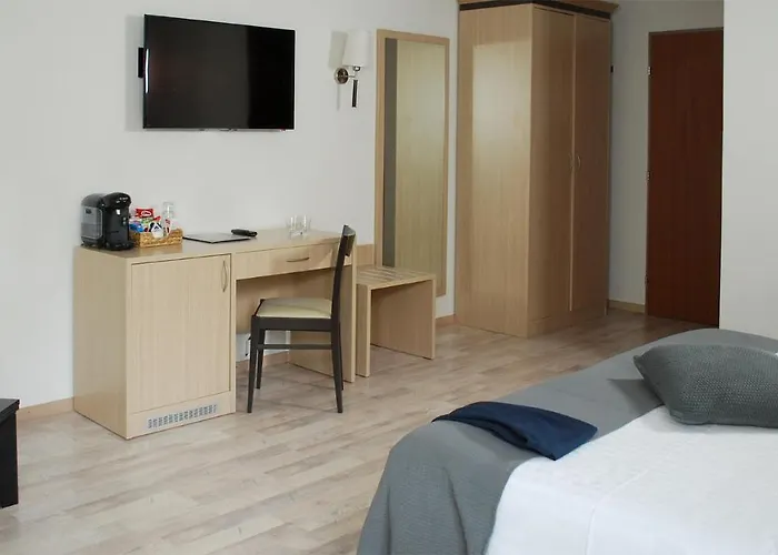 De La Vieille Tour Hotel 3*