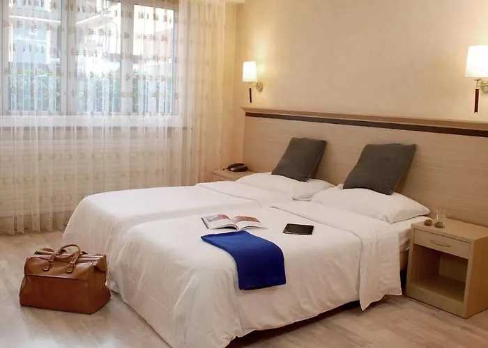 De La Vieille Tour Hotel