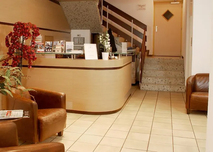 Hotel De La Vieille Tour 3*