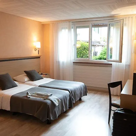 Szálloda De La Vieille Tour 3*