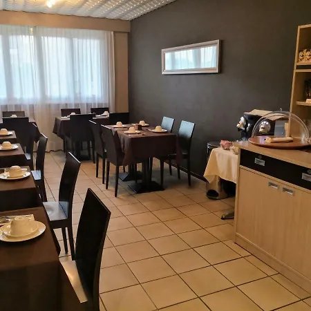 Szálloda De La Vieille Tour 3*