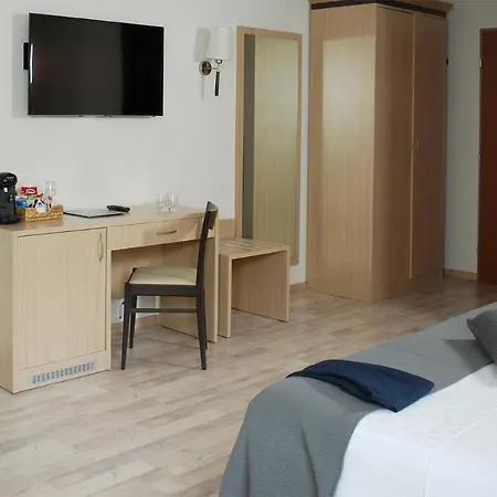 De La Vieille Tour Szálloda 3*