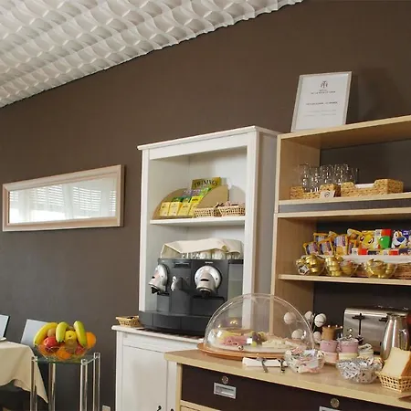 De La Vieille Tour Szálloda 3*