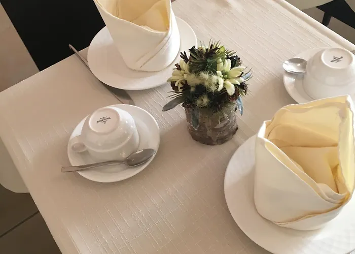 De La Vieille Tour Hotel