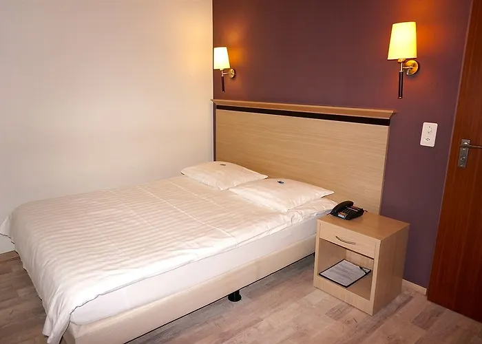 De La Vieille Tour Hotel