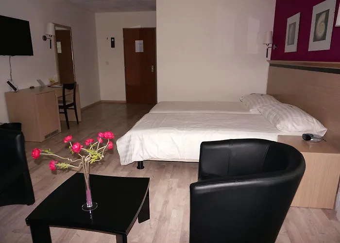 Hotel De La Vieille Tour 3*